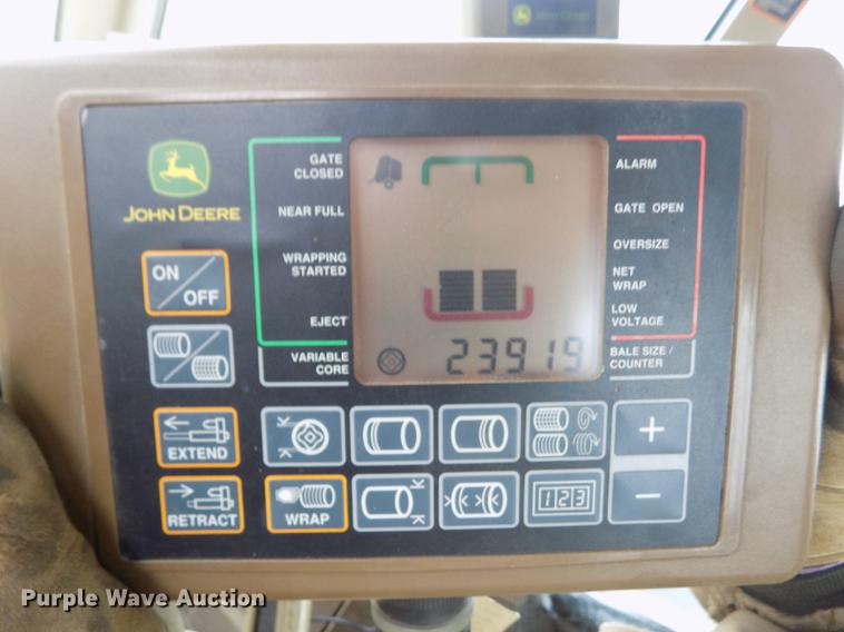 image for item FA9517 2007 John Deere 568 Mega Wide Plus round baler