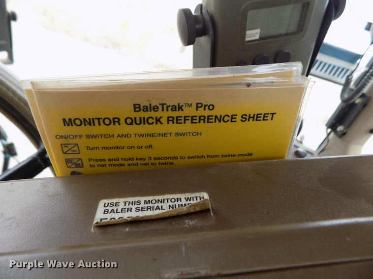 image for item FA9517 2007 John Deere 568 Mega Wide Plus round baler