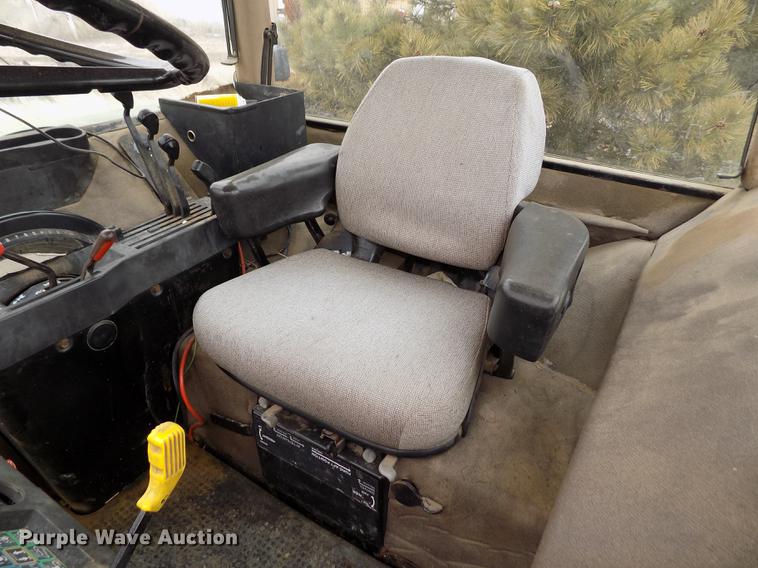 image for item FA9520 1989 John Deere 4755 tractor