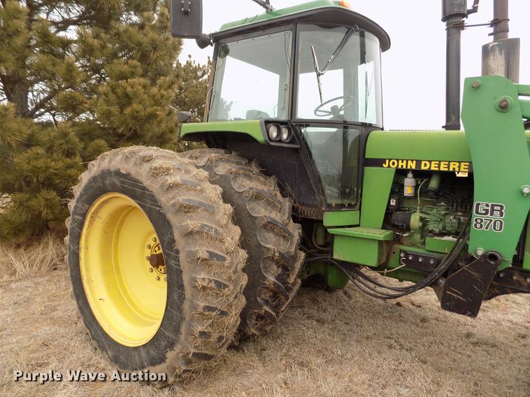 image for item FA9520 1989 John Deere 4755 tractor