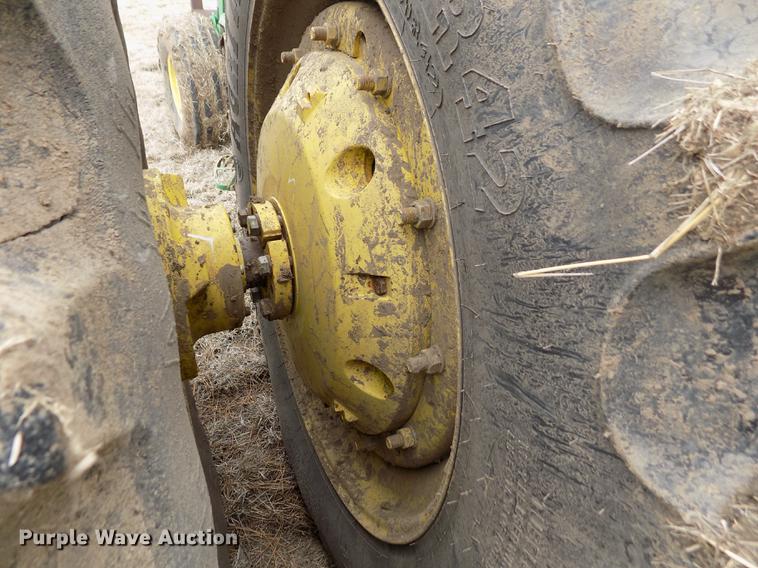 image for item FA9520 1989 John Deere 4755 tractor