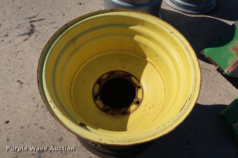 image for item FE9601 (3) John Deere 28L-26 wheels and spindle