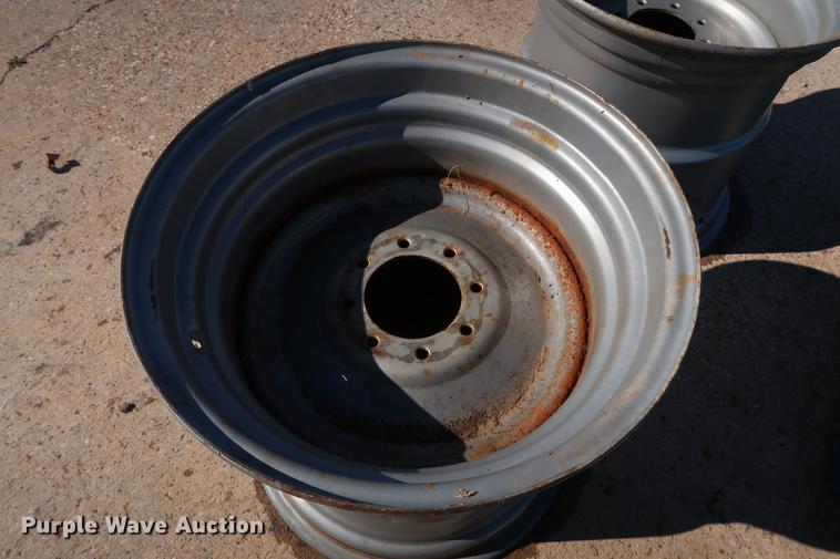 image for item FE9601 (3) John Deere 28L-26 wheels and spindle