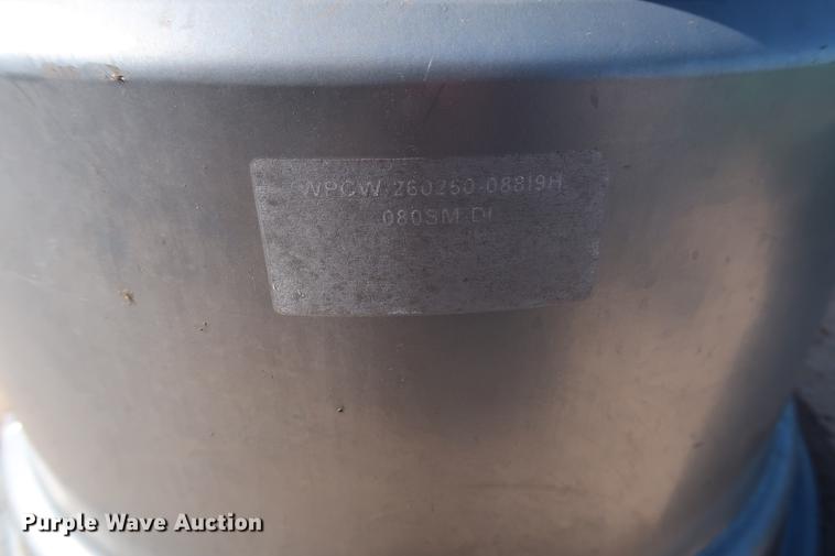 image for item FE9601 (3) John Deere 28L-26 wheels and spindle