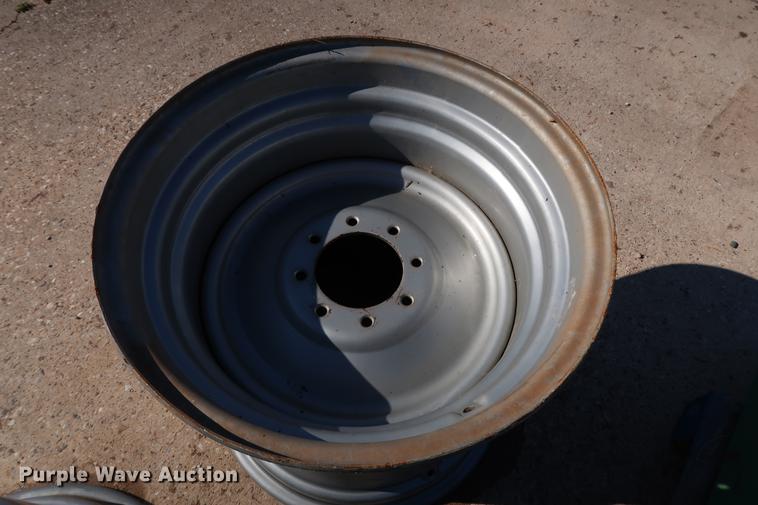 image for item FE9601 (3) John Deere 28L-26 wheels and spindle