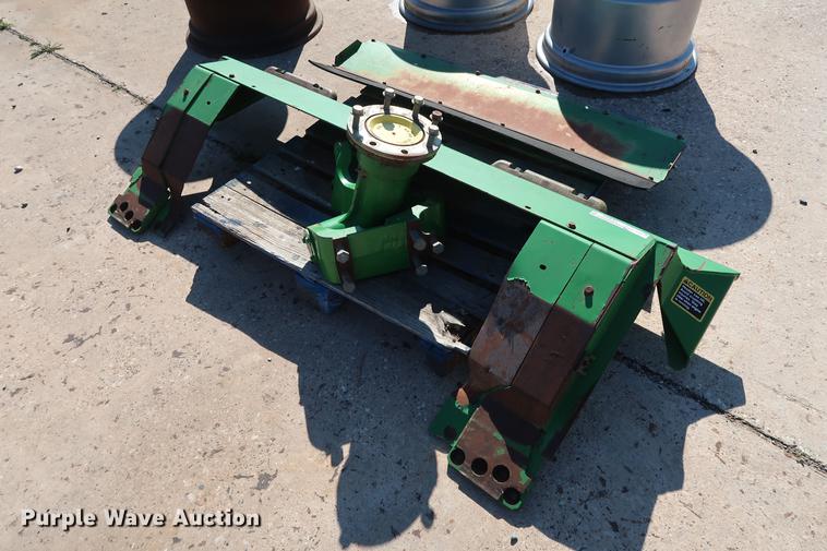 image for item FE9601 (3) John Deere 28L-26 wheels and spindle