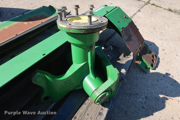 image for item FE9601 (3) John Deere 28L-26 wheels and spindle