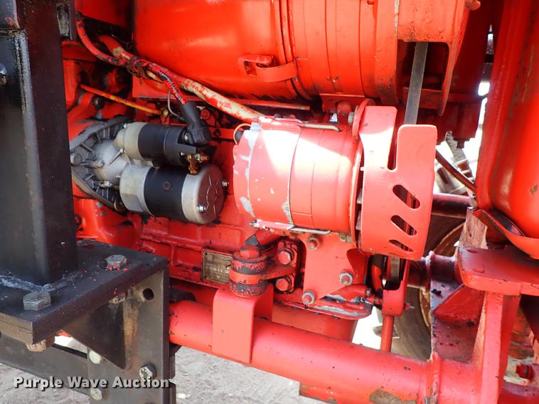 image for item FN9817 Belarus 310 MFWD tractor