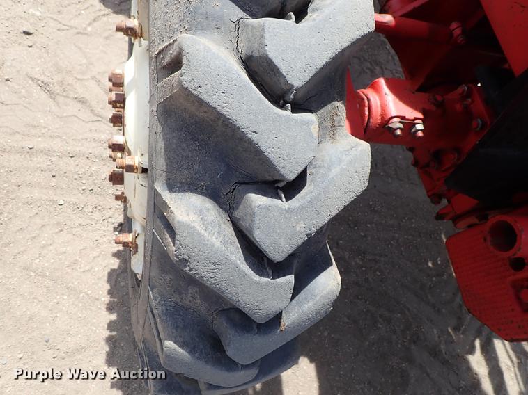 image for item FN9817 Belarus 310 MFWD tractor