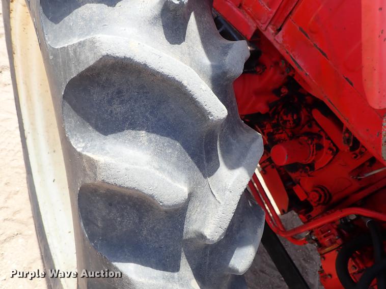 image for item FN9817 Belarus 310 MFWD tractor