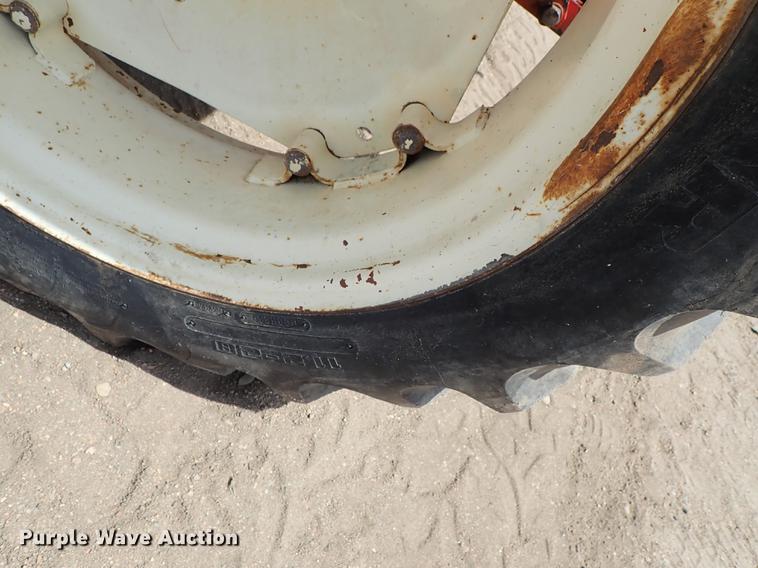 image for item FN9817 Belarus 310 MFWD tractor