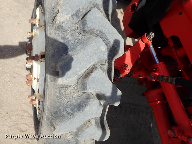 image for item FN9817 Belarus 310 MFWD tractor