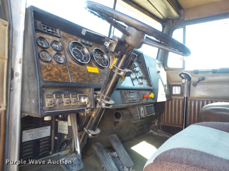 image for item FS9507 1997 Kenworth T800 semi truck