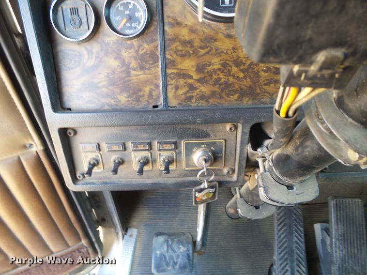 image for item FS9507 1997 Kenworth T800 semi truck