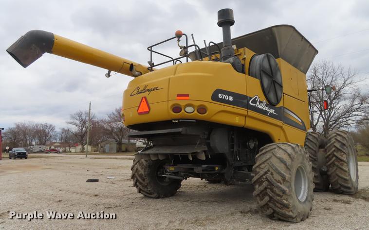 image for item L1485 2009 Challenger 670B RWA combine