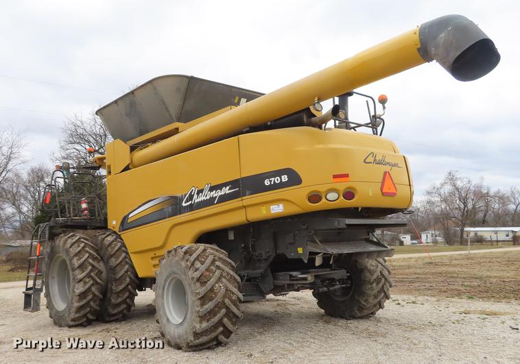 image for item L1485 2009 Challenger 670B RWA combine