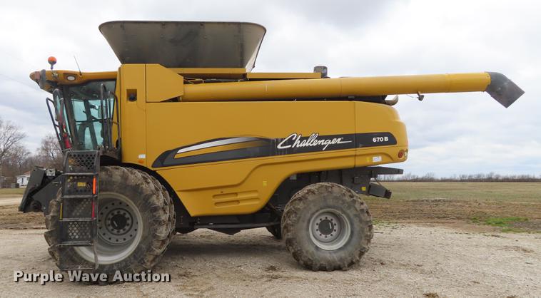 image for item L1485 2009 Challenger 670B RWA combine