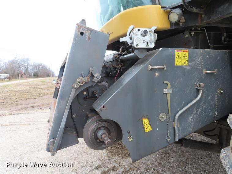 image for item L1485 2009 Challenger 670B RWA combine