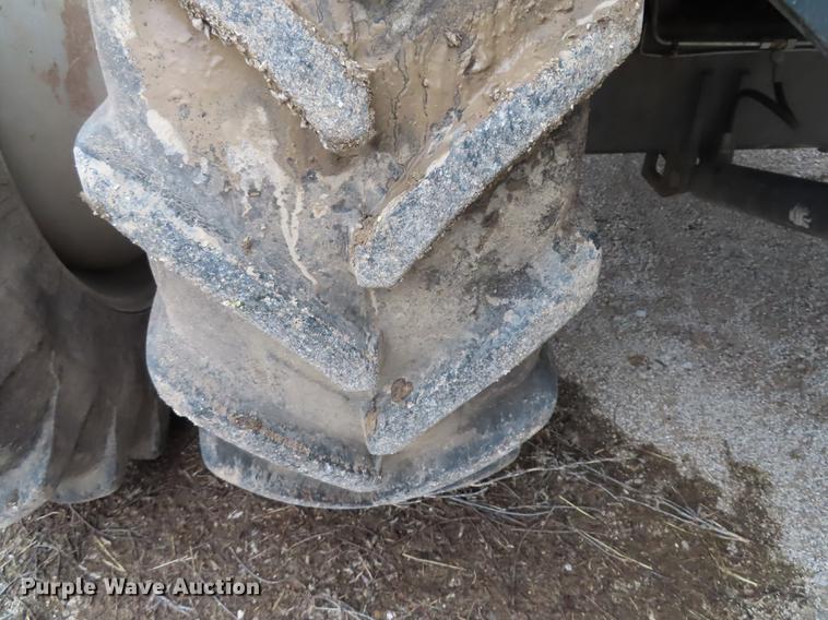 image for item L1485 2009 Challenger 670B RWA combine