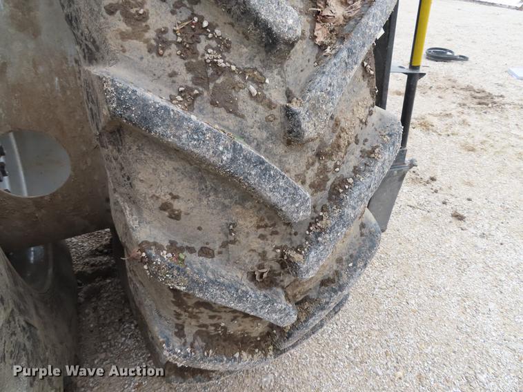 image for item L1485 2009 Challenger 670B RWA combine