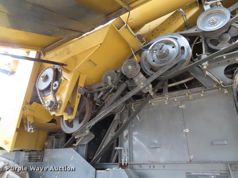 image for item L1485 2009 Challenger 670B RWA combine