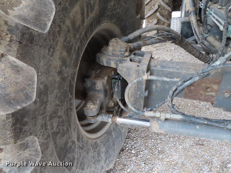 image for item L1485 2009 Challenger 670B RWA combine