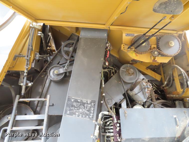 image for item L1485 2009 Challenger 670B RWA combine