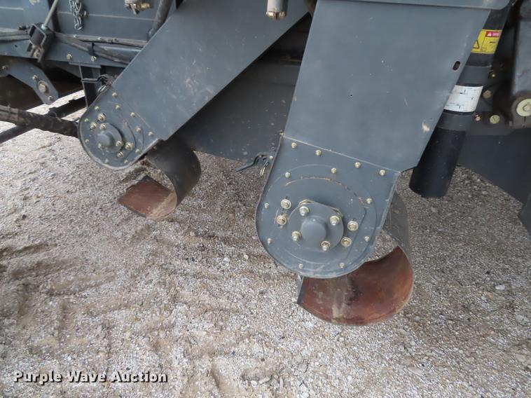 image for item L1485 2009 Challenger 670B RWA combine