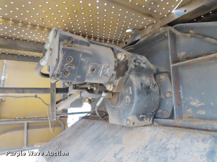 image for item L1485 2009 Challenger 670B RWA combine