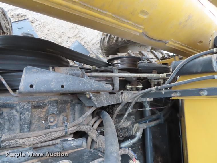 image for item L1485 2009 Challenger 670B RWA combine