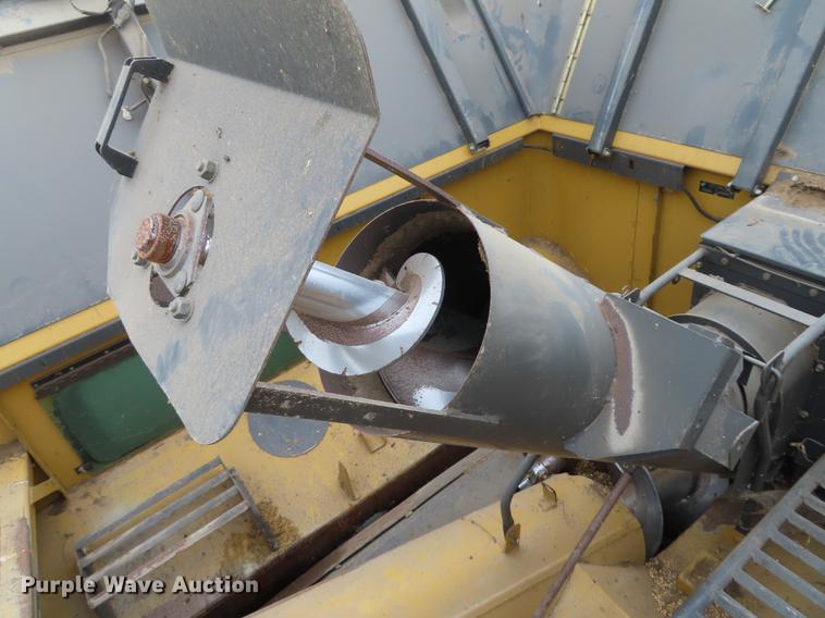 image for item L1485 2009 Challenger 670B RWA combine