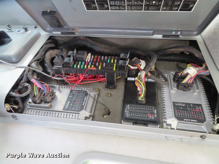 image for item L1485 2009 Challenger 670B RWA combine