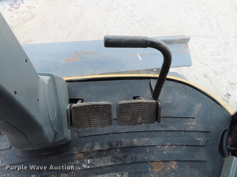 image for item L1485 2009 Challenger 670B RWA combine