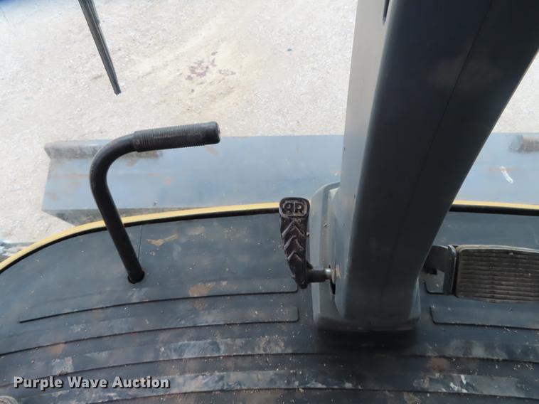 image for item L1485 2009 Challenger 670B RWA combine