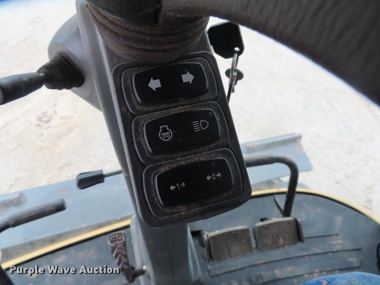 image for item L1485 2009 Challenger 670B RWA combine