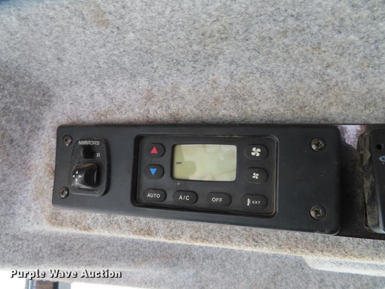 image for item L1485 2009 Challenger 670B RWA combine