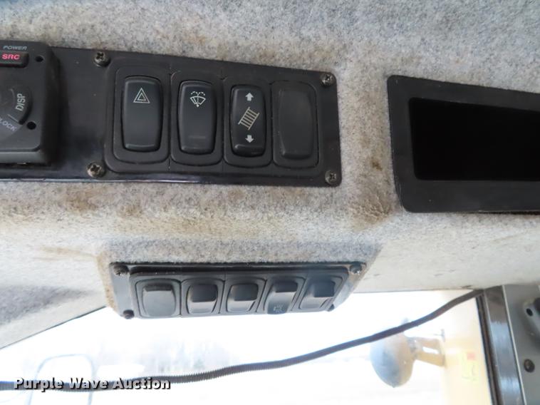 image for item L1485 2009 Challenger 670B RWA combine