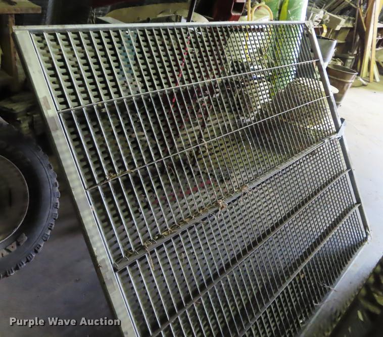 image for item L1485 2009 Challenger 670B RWA combine