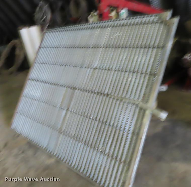 image for item L1485 2009 Challenger 670B RWA combine