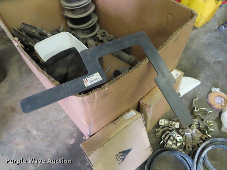 image for item L1485 2009 Challenger 670B RWA combine