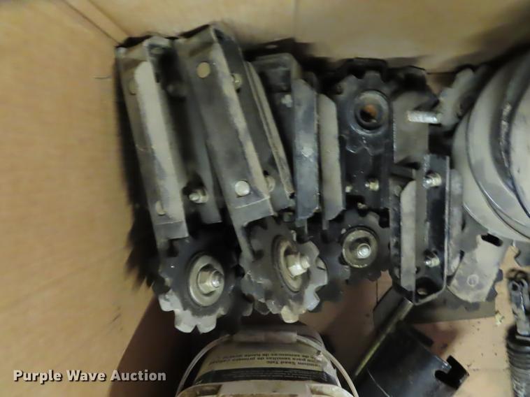 image for item L1485 2009 Challenger 670B RWA combine