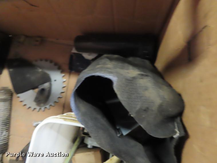 image for item L1485 2009 Challenger 670B RWA combine