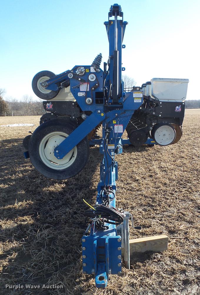 image for item L5739 2002 Kinze 3600 split row planter