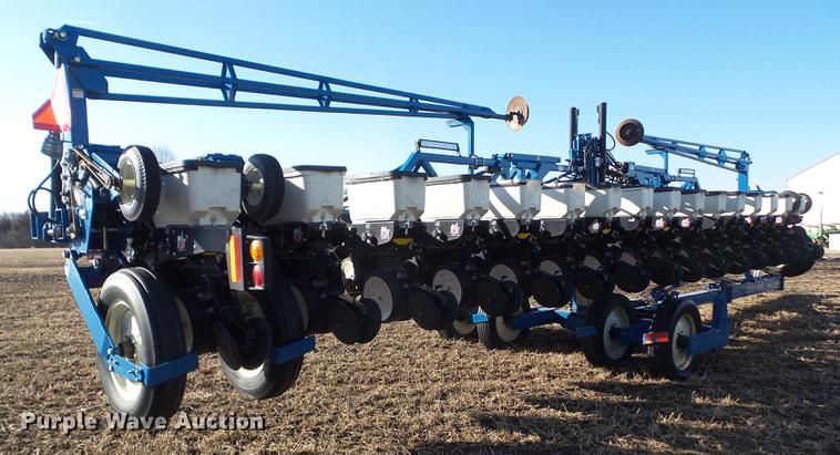 image for item L5739 2002 Kinze 3600 split row planter