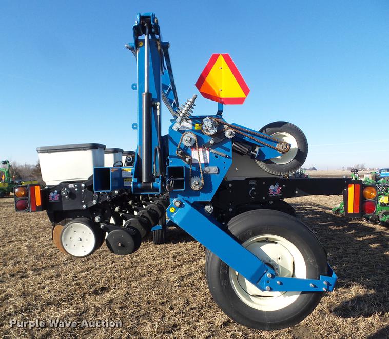 image for item L5739 2002 Kinze 3600 split row planter