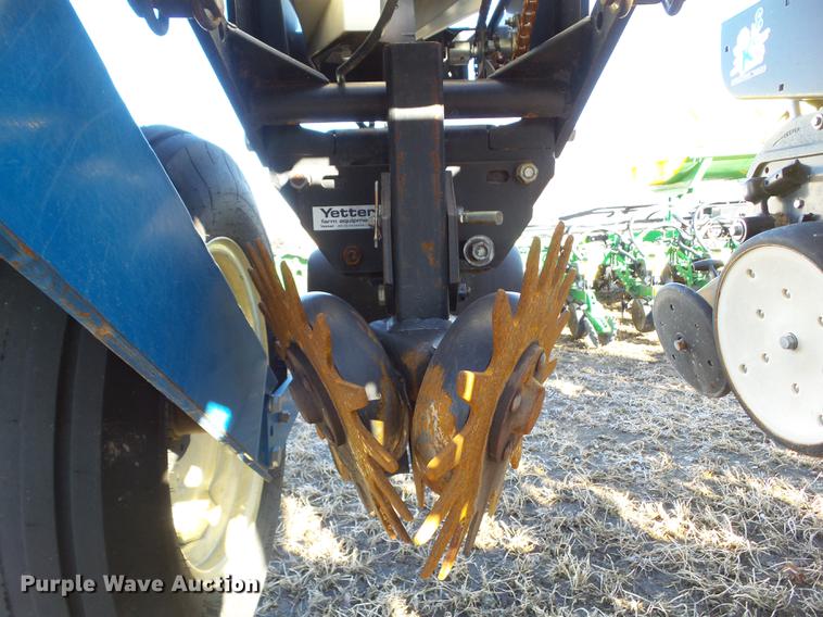 image for item L5739 2002 Kinze 3600 split row planter