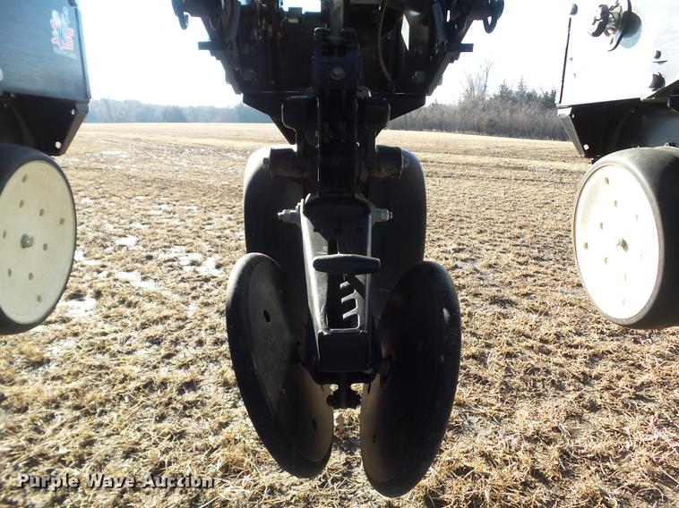 image for item L5739 2002 Kinze 3600 split row planter