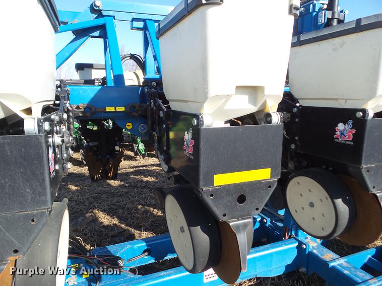 image for item L5739 2002 Kinze 3600 split row planter