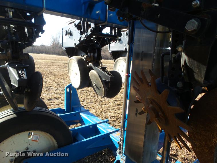 image for item L5739 2002 Kinze 3600 split row planter