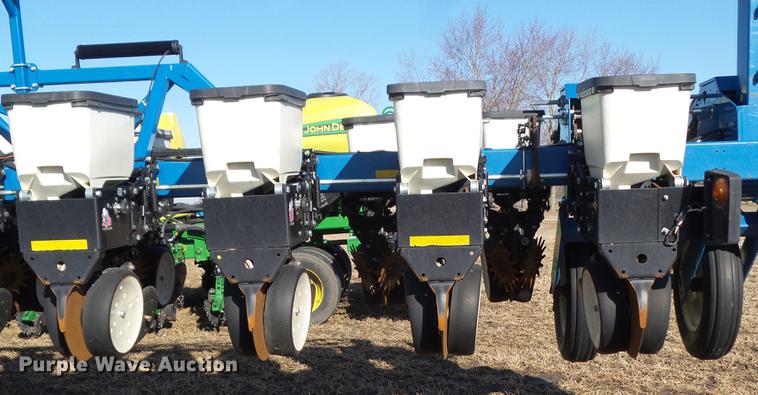 image for item L5739 2002 Kinze 3600 split row planter